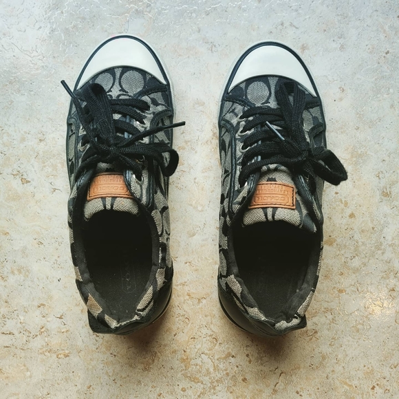 Coach size 6 shoes - Picture 2 of 2